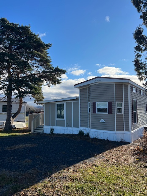 20 Empire Circle-001