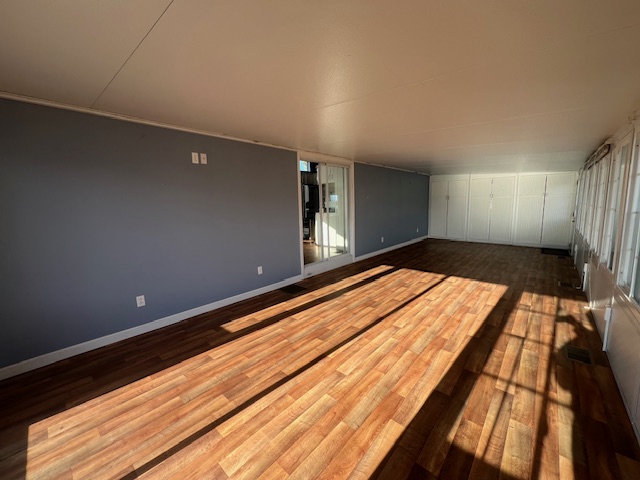 20 Empire Circle-008